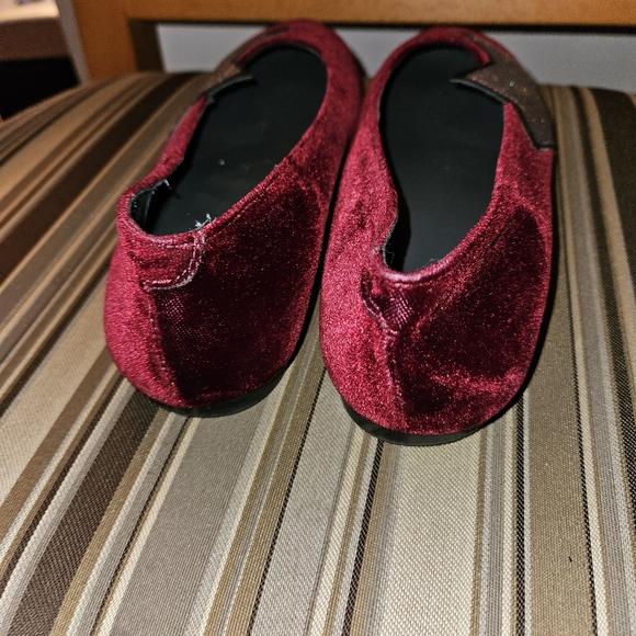 BluBlonc burgundy red velvet flats with glittering star, made in Spain, sz 8.5 - Picture 8 of 11